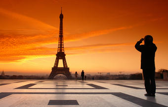 Tour Eiffel : un morceau descalier mis en vente