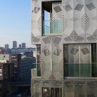 DENTELLE DE METAL POUR LOGEMENTS DE L'ARCHITECTE ANNE DEMIANS