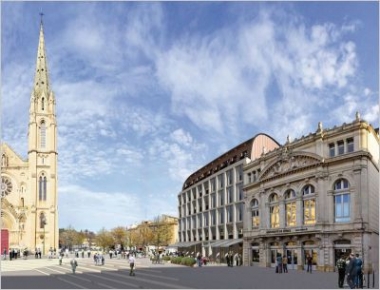 L'architecte Norman Foster revient à Nîmes