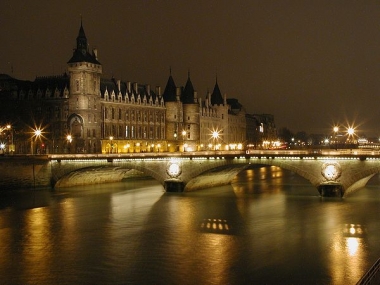 Paris, I love You, Paris je te fuis