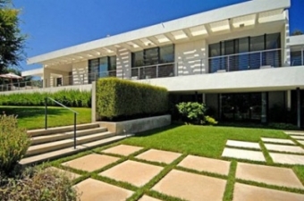 Jennifer Aniston : la reine de l'immobilier choisit Bel Air !
