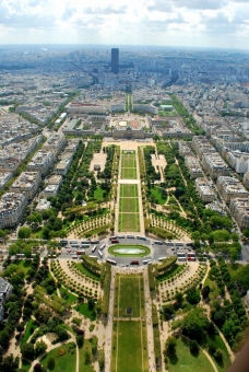 Le nouveau propriétaire au 52-60 avenue des Champs-Élysées, est originaire du Qatar